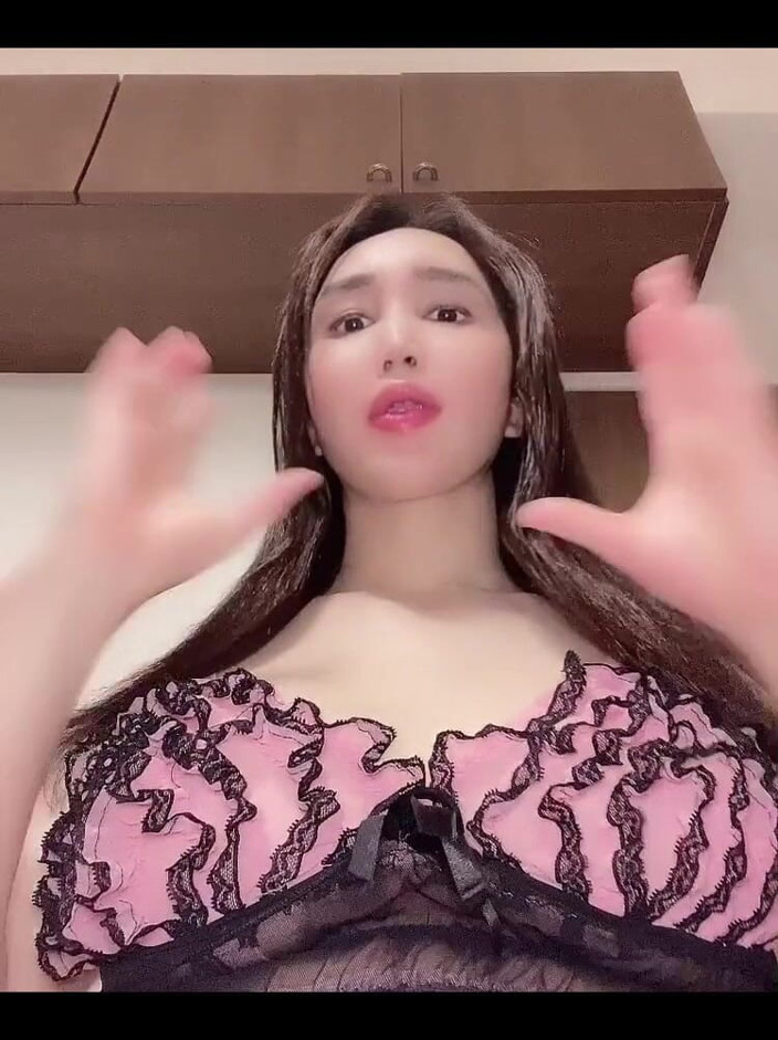 TS Shizuka: This is a video for saliva fetish people