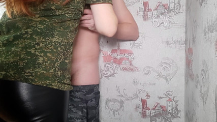 Viktoria_sekret: Esposa en polainas de cuero sedujo a un trabajador