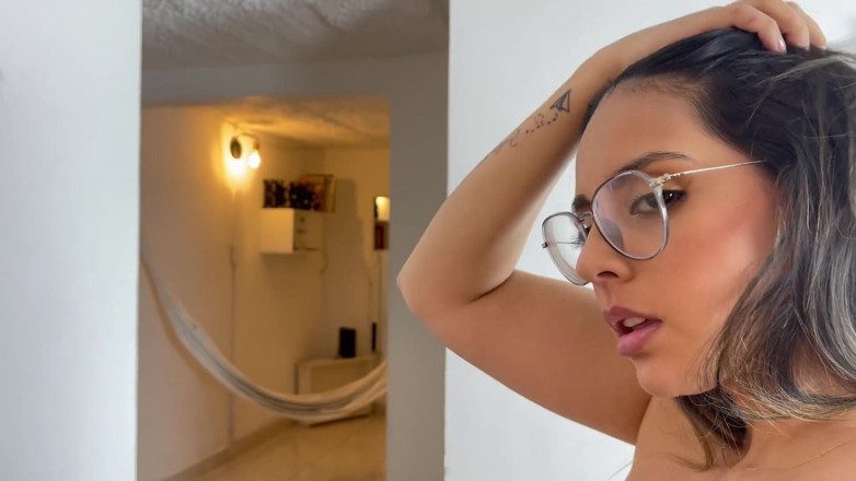 Ambar Prada: Latina lesbian terangsang Bermain Dengan Payudara, Pussy Dan Keldai Mereka...