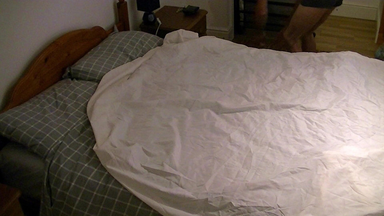 Mark Hannes: Nahá masturbace v hotelové posteli