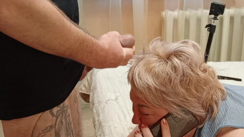 Zona901: 因为无视我的鸡巴，我在我继母的头发上射精