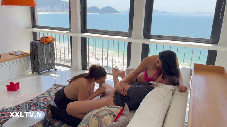 XXLTVFR: Służą mu Clea Gaultier i Anna Polina