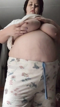 Gordas pulando e tremendo peitos enormes para cima e para baixo