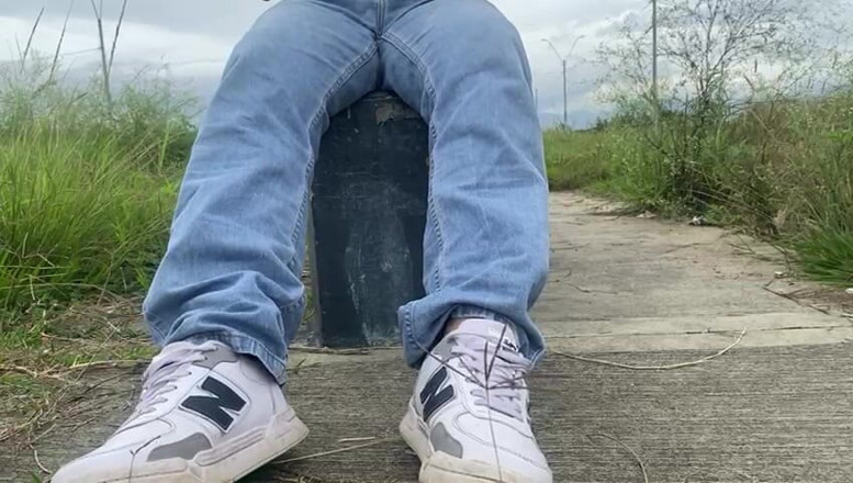 Mr Feet Colombia: Ти збираєшся масажувати, лизати і нюхати мої ноги, поки я не вирішу