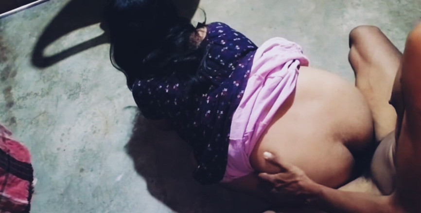 Teensex: Gran culo indio quiere que haga lo que?!?!? Candi Cakes...