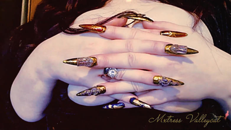 Mxtress Valleycat: Le Mie Unghie Sono Il Tuo Dio