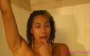 BBW Pleasures: Cewek kulit hitam menggoda di kamar mandi
