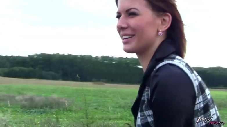 Czech Pornzone: Der ritt auf inline-skates fickte am ende auf der wiese