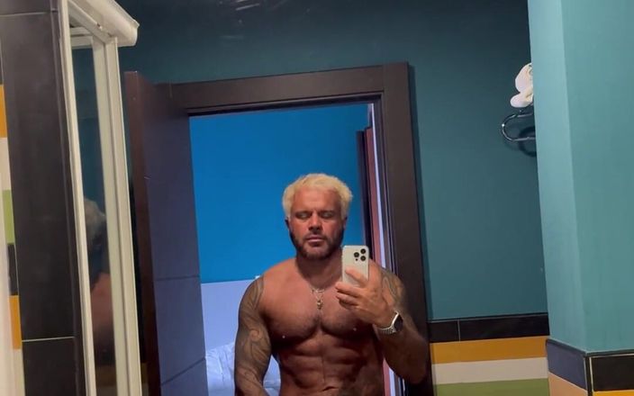 Bjorn Andrey: Kdo je tady do nohou?