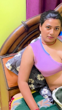 Piękna Bhabi zły na jej Devar, jej mąż idzie do biura ona jest sama w domu, hindi wirusowe wideo