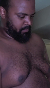 Bearfilms Pup Panda en Roger Blacc hebben een intense neukpartij zonder condoom