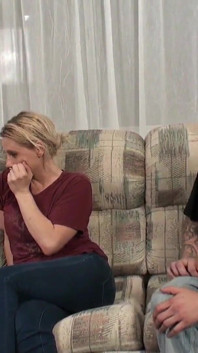 Marido encontra um jovem amante para sua esposa