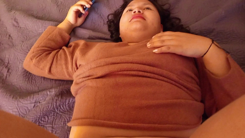 Moo DBOXXX: ग्रामीण इलाकों से मेरा दोस्त उसके प्रेमी से बात करता है जबकि मैं उसे चोदता हूं, वह असली रंडी है
