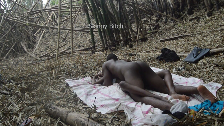 Skinny Bitch: Sexe en forêt en plein air