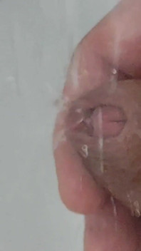 Starkes Wasser in Der Vorhaut Regt Das Glans-vorlauf an.
