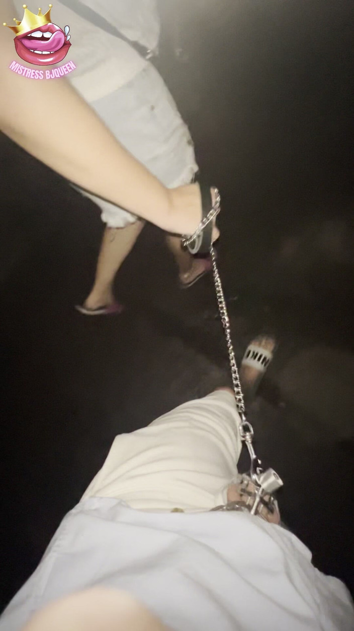 BJQueen and Rod: Humilhante caminhada de castidade em uma coleira presa ao seu...
