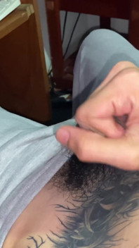Deliciosa masturbación hasta que me corra en mi vientre