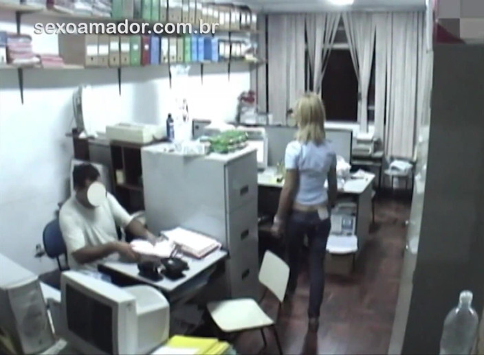 Amateurs videos: Karyawan terangsang berhubungan seks di kantor setelah jam kerja