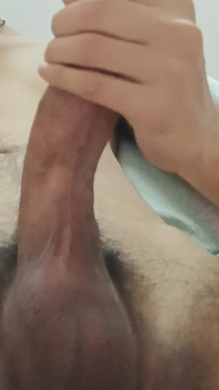 slayboy69: Quente garoto afiando seu pau grande e bolas grandes e...