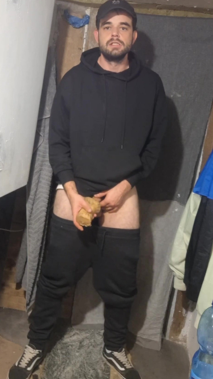 jerkofflover: Skater Ejakuluje V Opustenej Budove