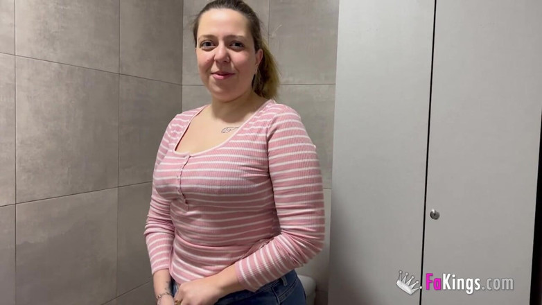 FAKings: Gagica divorțată de 33 de ani vrea să încerce sexul dur: Catha încearcă...