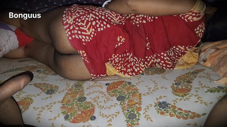 Riya Bonguus: Softcore-sex mit meiner stiefmutter in der nacht kommt auf ihre...