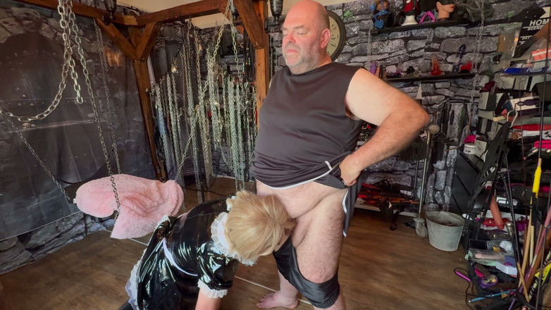 Aaexperinces trans: Teil 2 zimmermädchen jayne kommt, um lanista bear zu befriedigen