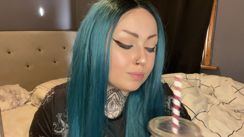 Miss Valentina: Cumpără -mi latte iced