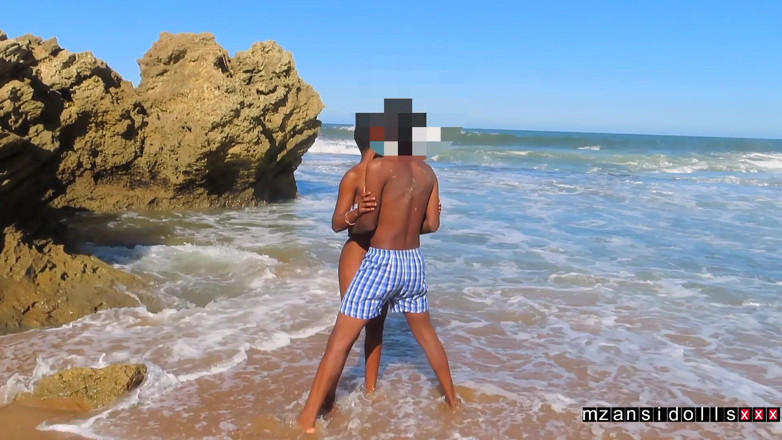 mzansionlyfan: Beach Blow Job