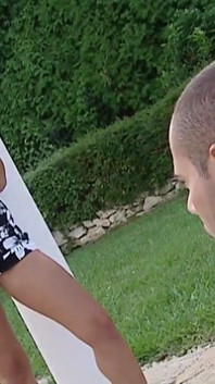 Eve Mendes zralá děvka s malými kozami a hnědými vlasy dostane nataženou kundičku a chce, aby její ústa byla zaneprázdněná venku