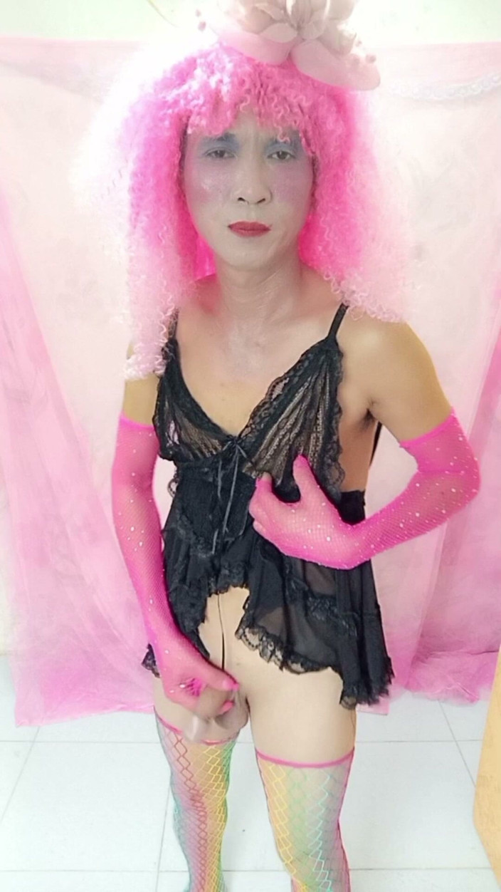 nguyen dang thien tri: Oanh le transgender indossa vestiti sexy che pugnala il suo...