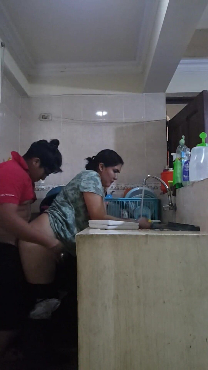 E-Alfa: Mutfakta seksi latin seks