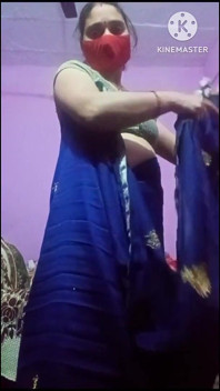 Indická Desi Bhabhi se svléká a ukazuje celé sexy tělo a tanec