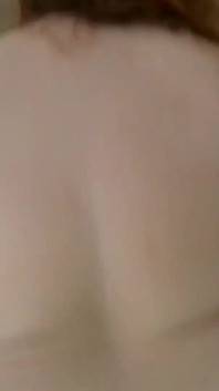 Lambendo a bunda e depois gozando dentro