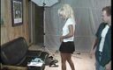 Stunning Blondes: Un caméraman baise la chatte d&amp;#039;une modèle blonde