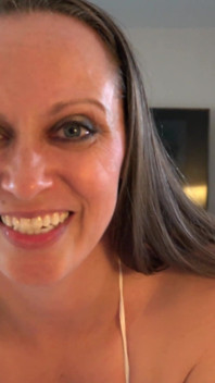 Lauren smith sega lo sperma su tutte le sue enormi tette