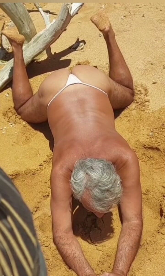 Ladysilvas: Ladysilva on All Fours Wanting Cock in Her Hot Ass...