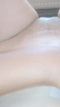 Wenn eine MILF verheiratete frau, ehemann nicht zu hause ist, kommt der junge von nebenan, um sie zu ficken