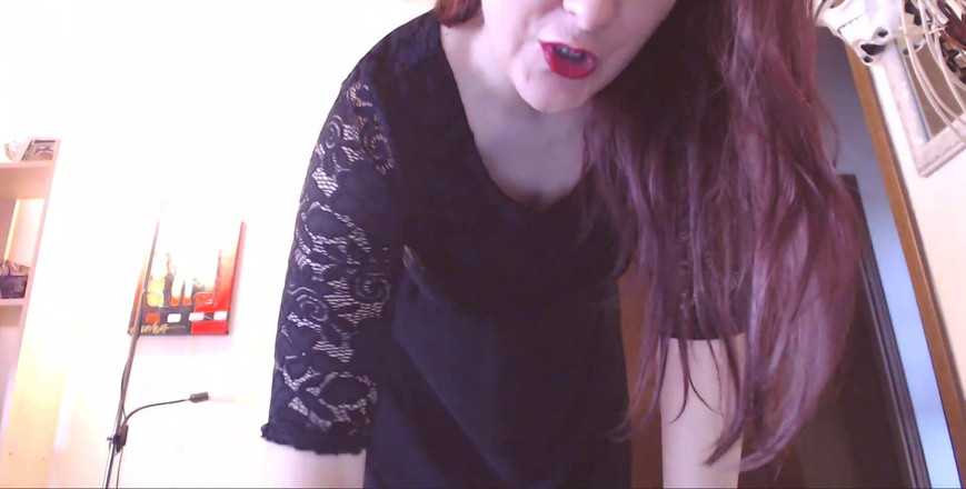 Nicoletta Embassi: Submissa que adora calcinha suja e perfumada é se masturbar assistindo...