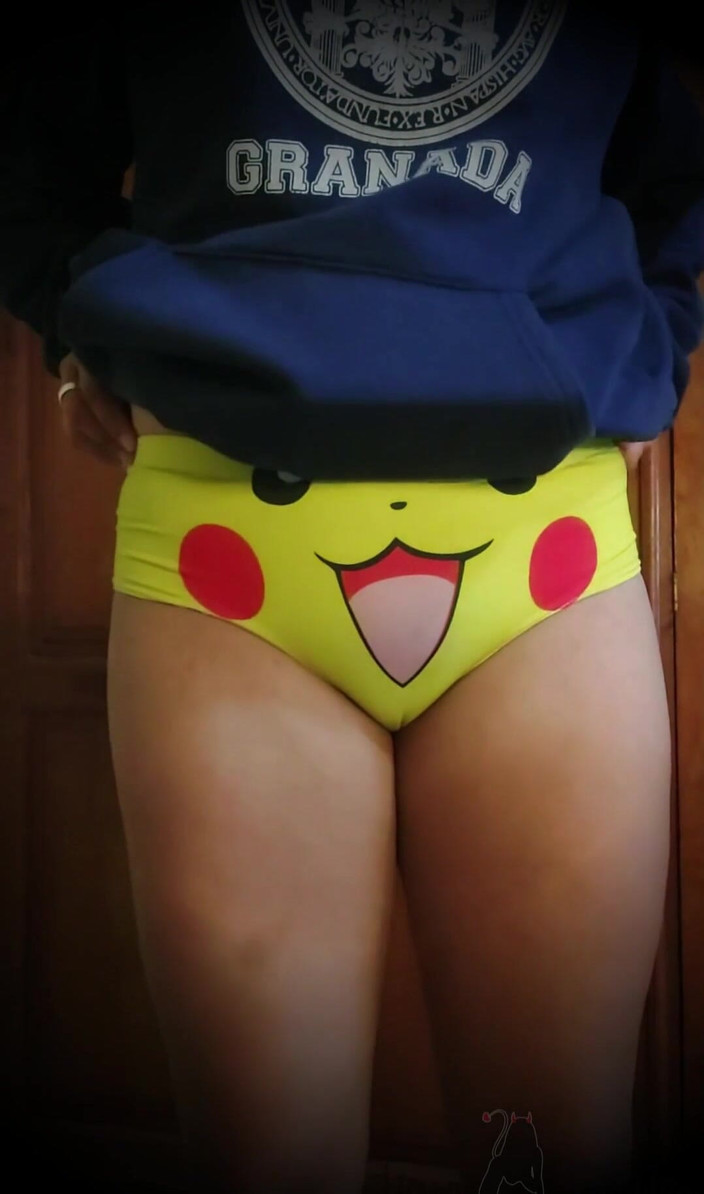 Tender Little Devil: Am o surpriză pentru tine sub chiloții mei Pikachu