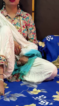 Volledige video Devar Bhabhi flirt Bhabhi wil zwanger zijn met Devar echt orgasme tijdens hard neuken in het Hindi-audio
