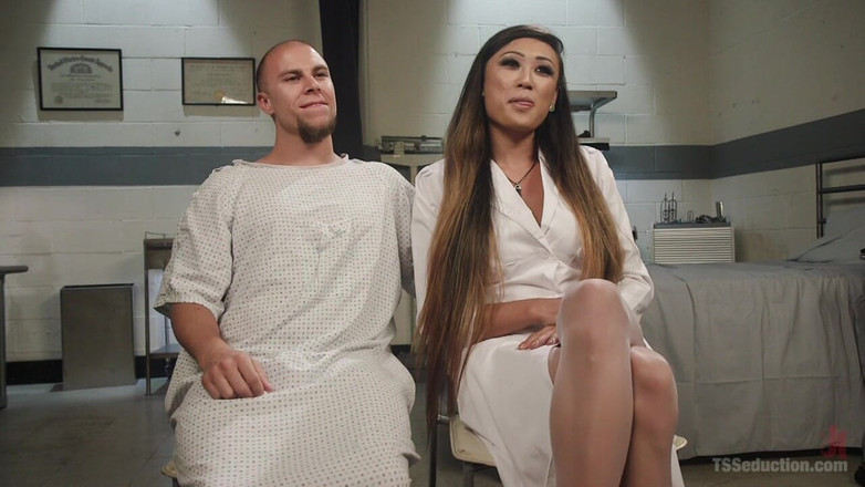 TS Seduction by Kink: Sexy pro sestřičku! Dr. Lux zachází s pacientem dávkou tlustého...