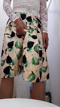 Air kencing dan aliran sperma membasahkan skirt satin crossdresser