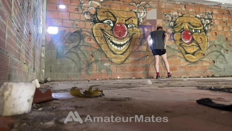 AmateurMates: 2 Rapazes Amadores Pegos Se Divertindo Rápido Em Um Prédio...