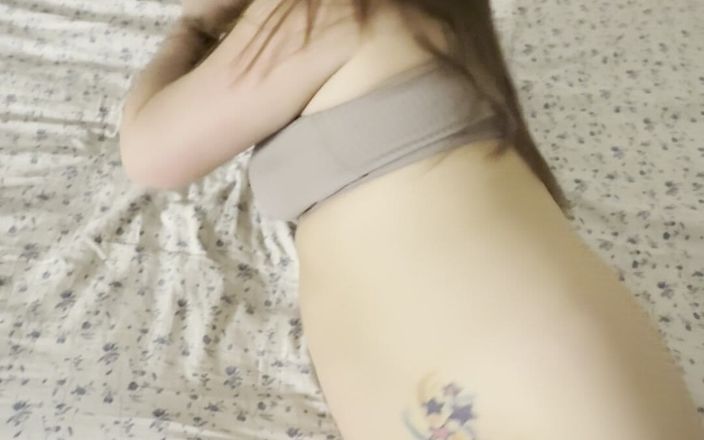 Joe Daddy: 在第一人称视角前打大屁股白人美女