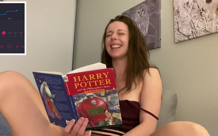 Nadia Foxx: Истерически читая Гарри Поттера (часть 2) с пышной вибратором внутри меня