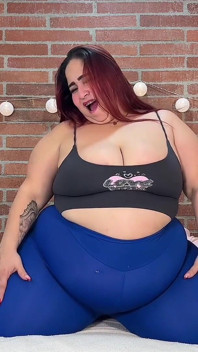 Grande gordinha agarra suas curvas e corpo - provocação grossa nos joelhos em roupas