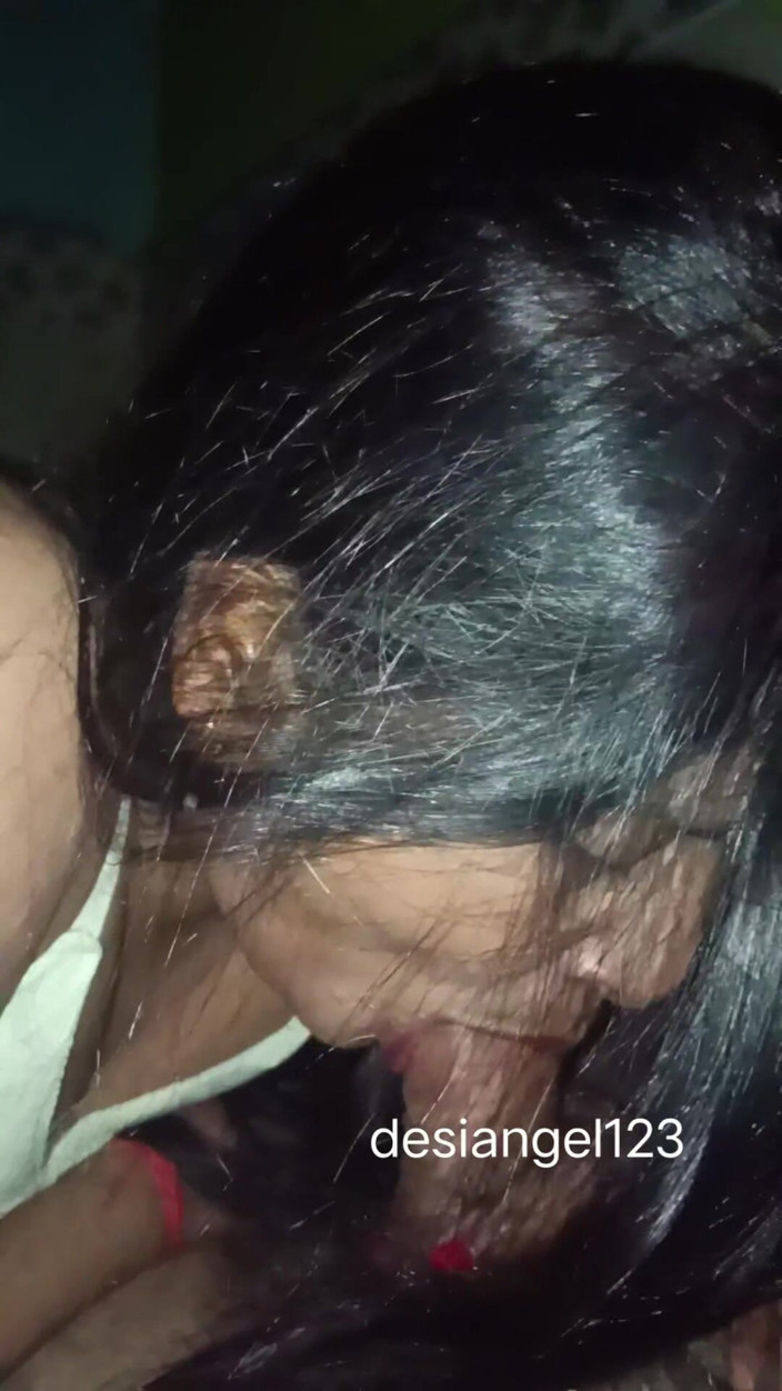 Desiangle: Bhabhi Memberikan Blowjob Sensual Dan Kongkek Cowgirl Songsang Seperti Seorang...