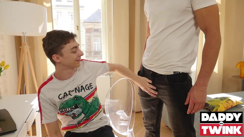 Daddy On Twink: Papi en twink petite twink jack flynn babea sobre pavel...