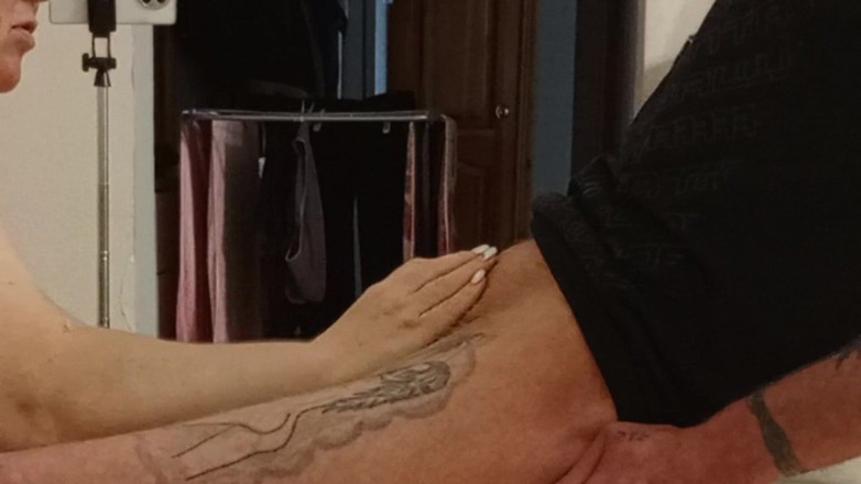 Zona901: Vizinho faz um trabalho de mão de pau com óleo